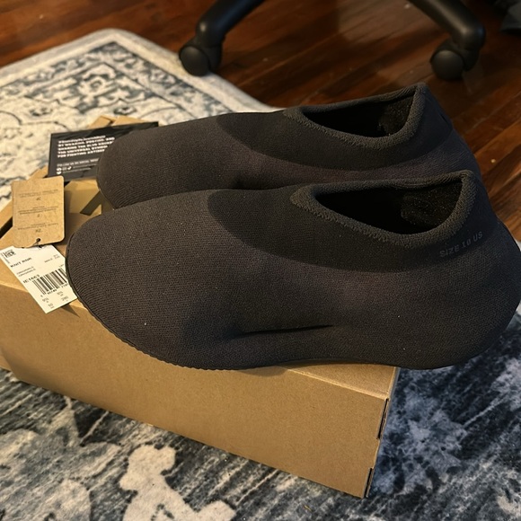 Yeezy Knit RNR size 10 in mint condition! ❌ Sold❌ - Picture 2 of 8